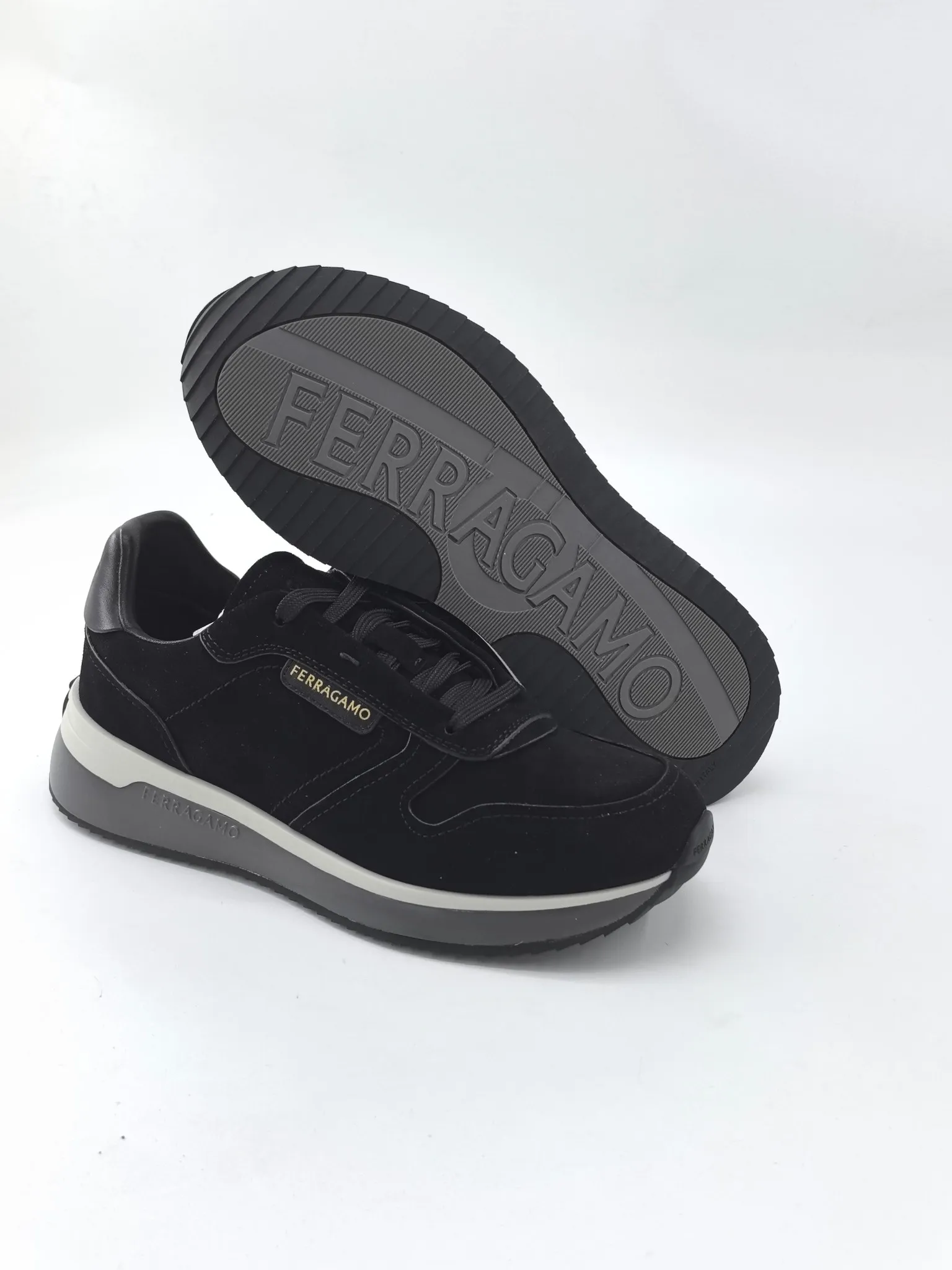 [Ferragam] Top P: 780💰 ▪️Size: 39-44 (38.45 custom-made) FERRAGAMO Ferragam 🔍Top purchasing agent 🇮🇹 Ferragam Street-charming casual shoe series, the counter sells the original configuration simultaneously, Italian imported cowhide fabric, high-quality splicing technology, imported water-dyed cow lining , soles: original foam outsole specially provided by the original factory, original factory follow-up goods, 🔍 high quality, can be entered and exited the counter at will, welcome to compare and synchronize with the counter.